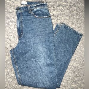 Abercrombie & Fitch - Curve Love Ultra High Rise Straight Jean